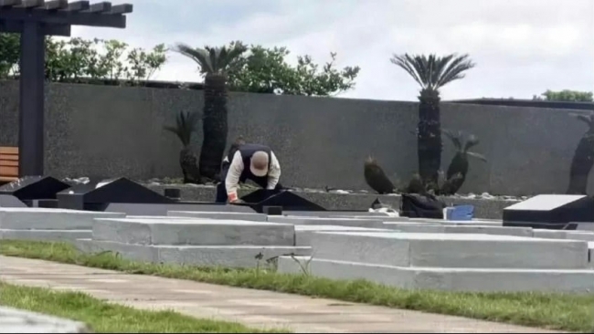 DJ Koo lặng lẽ dọn mộ Từ Hy Viên ngay ngày đầu năm mới