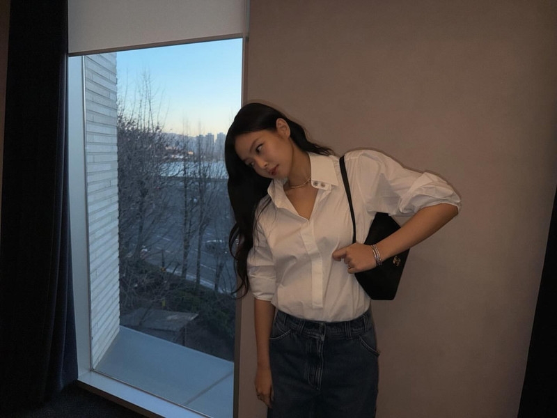 Jennie (BLACKPINK) hóa thiếu nữ dịu dàng, chinh phục ánh nhìn với sơ mi trắng Jennie (BLACKPINK) hóa thiếu nữ dịu dàng, chinh phục ánh nhìn với sơ mi trắng