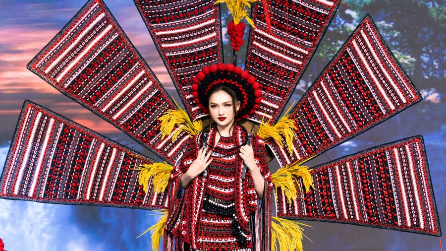 Á hậu Thu Ngân mang văn hóa đồng bào Châu Ro tới Hoa hậu Liên lục địa