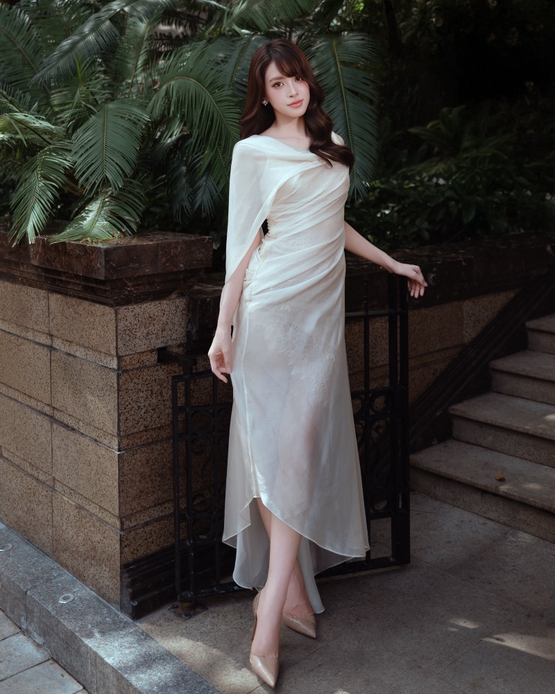 Học Hoa hậu Tiểu Vy cách biến trang phục trắng thành điểm nhấn thời trang Học Hoa hậu Tiểu Vy cách biến trang phục trắng thành điểm nhấn thời trang