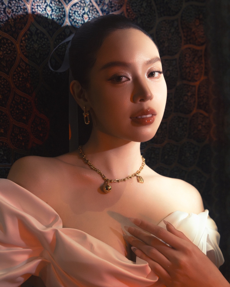 Thanh Thủy diện trang sức hơn nửa tỷ đồng, xuất sắc trở thành 'mỹ nhân của năm' Thanh Thủy diện trang sức hơn nửa tỷ đồng, xuất sắc trở thành 'mỹ nhân của năm'