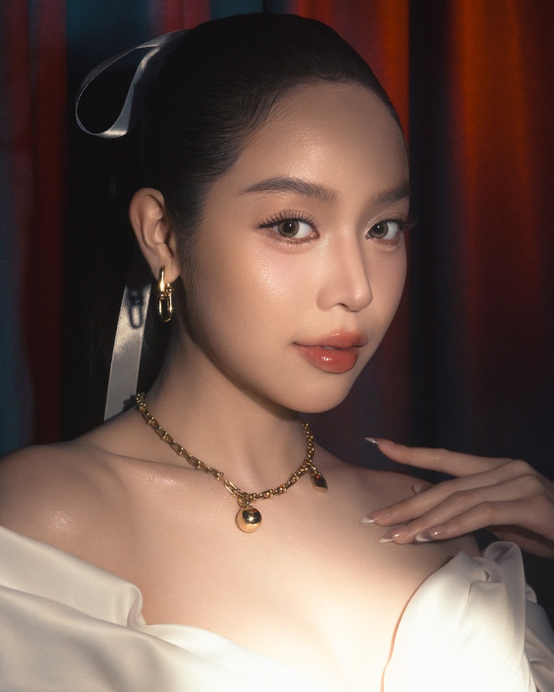 Thanh Thủy diện trang sức hơn nửa tỷ đồng, xuất sắc trở thành 'mỹ nhân của năm' Thanh Thủy diện trang sức hơn nửa tỷ đồng, xuất sắc trở thành 'mỹ nhân của năm'