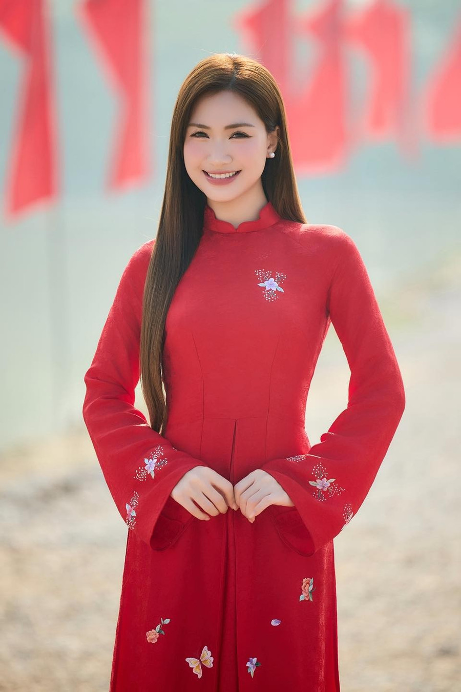 Ca sĩ Hòa Minzy cùng dàn sao Việt gửi lời nhắn xúc động đến U23 Việt Nam