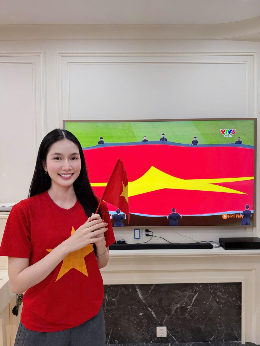 Ca sĩ Hòa Minzy cùng dàn sao Việt gửi lời nhắn xúc động đến U23 Việt Nam