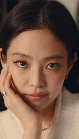 Jennie (BLACKPINK) xứng danh nàng thơ Chanel, gây 'bão' mạng xã hội