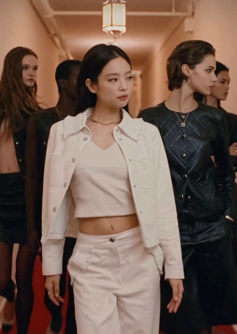 Jennie (BLACKPINK) xứng danh nàng thơ Chanel, gây 'bão' mạng xã hội
