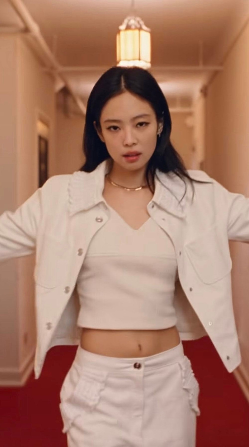 Jennie (BLACKPINK) xứng danh nàng thơ Chanel, gây 'bão' mạng xã hội