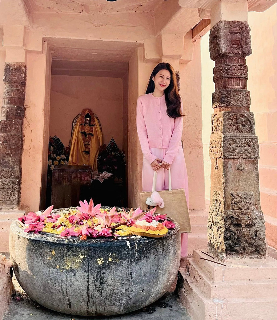 Thủy Tiên gây chú ý vì diện mạo khác lạ sau thời gian ở ẩn Thủy Tiên gây chú ý vì diện mạo khác lạ sau thời gian ở ẩn