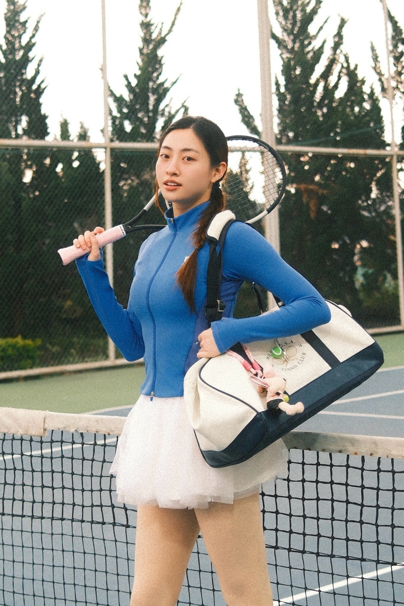 Hoa hậu Lương Thùy Linh khoe chân dài cực phẩm trên sân tennis Hoa hậu Lương Thùy Linh khoe chân dài cực phẩm trên sân tennis