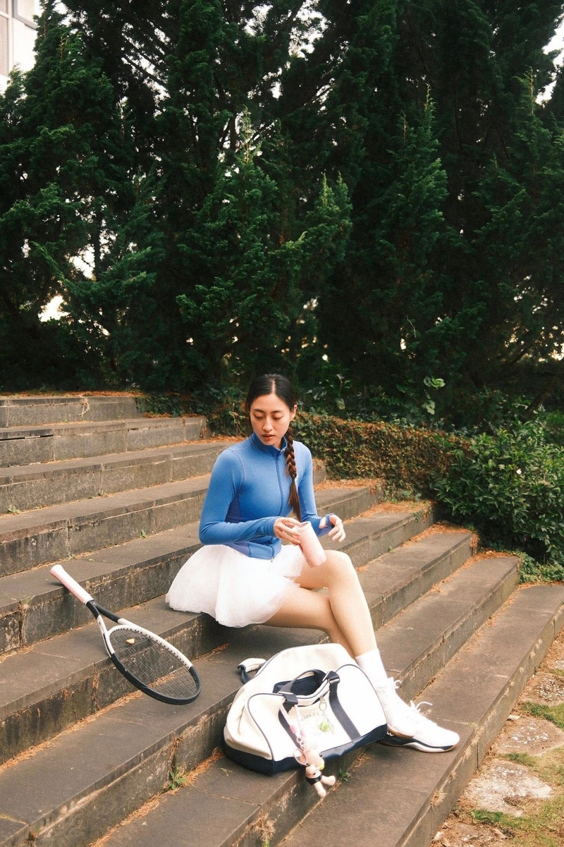 Hoa hậu Lương Thùy Linh khoe chân dài cực phẩm trên sân tennis Hoa hậu Lương Thùy Linh khoe chân dài cực phẩm trên sân tennis