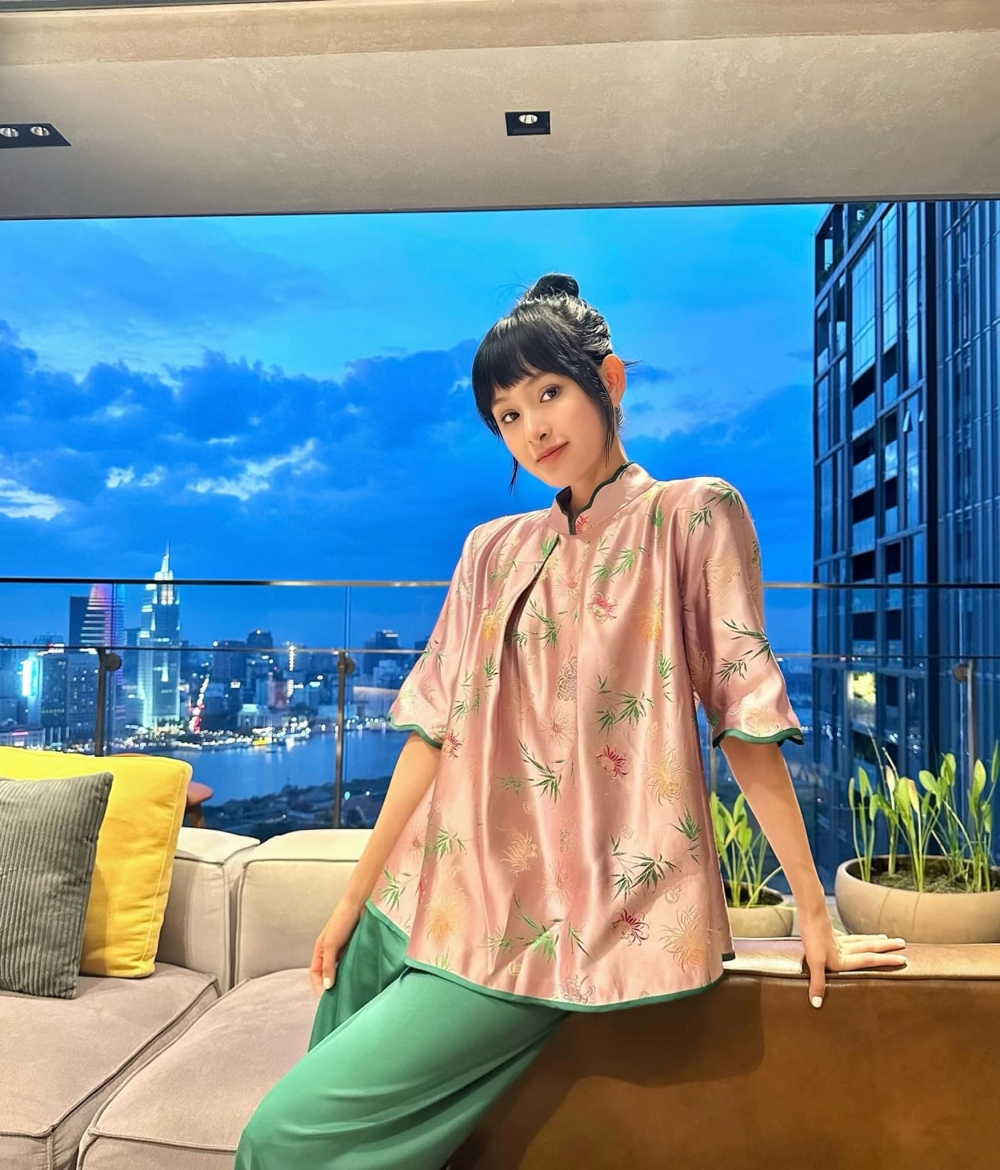 Gần một năm ồn ào "anh em nương tựa" bùng nổ, Hiền Hồ đón Tết ra sao? Gần một năm ồn ào "anh em nương tựa" bùng nổ, Hiền Hồ đón Tết ra sao?