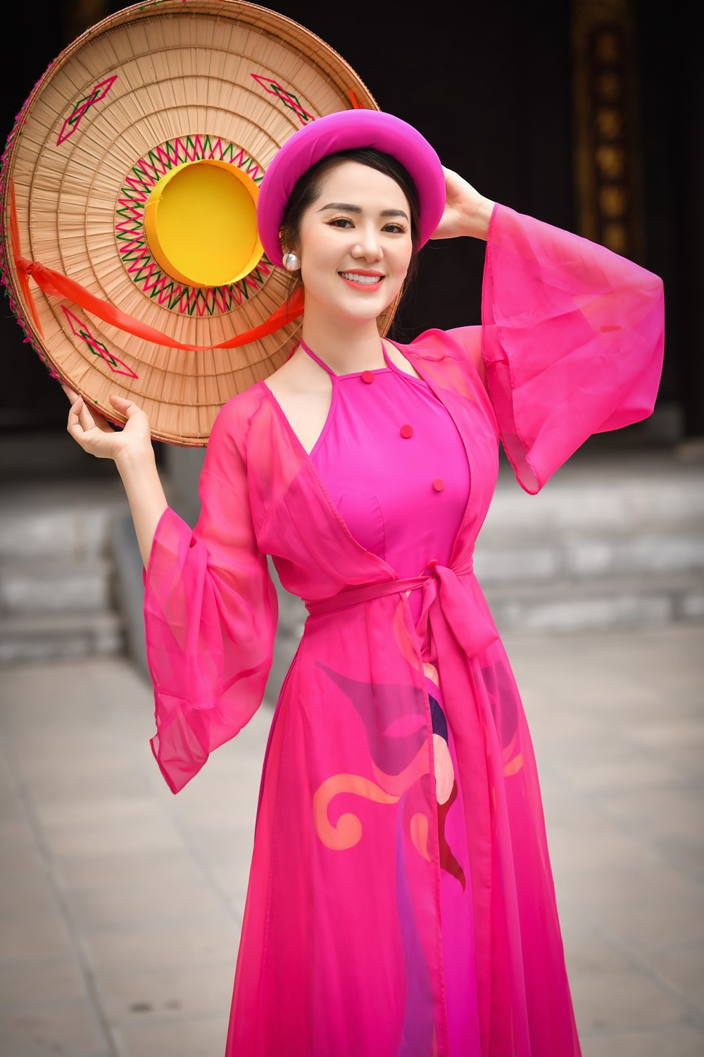 Á quân Sao Mai Phạm Thùy Dung ra mắt MV mừng hội Lim