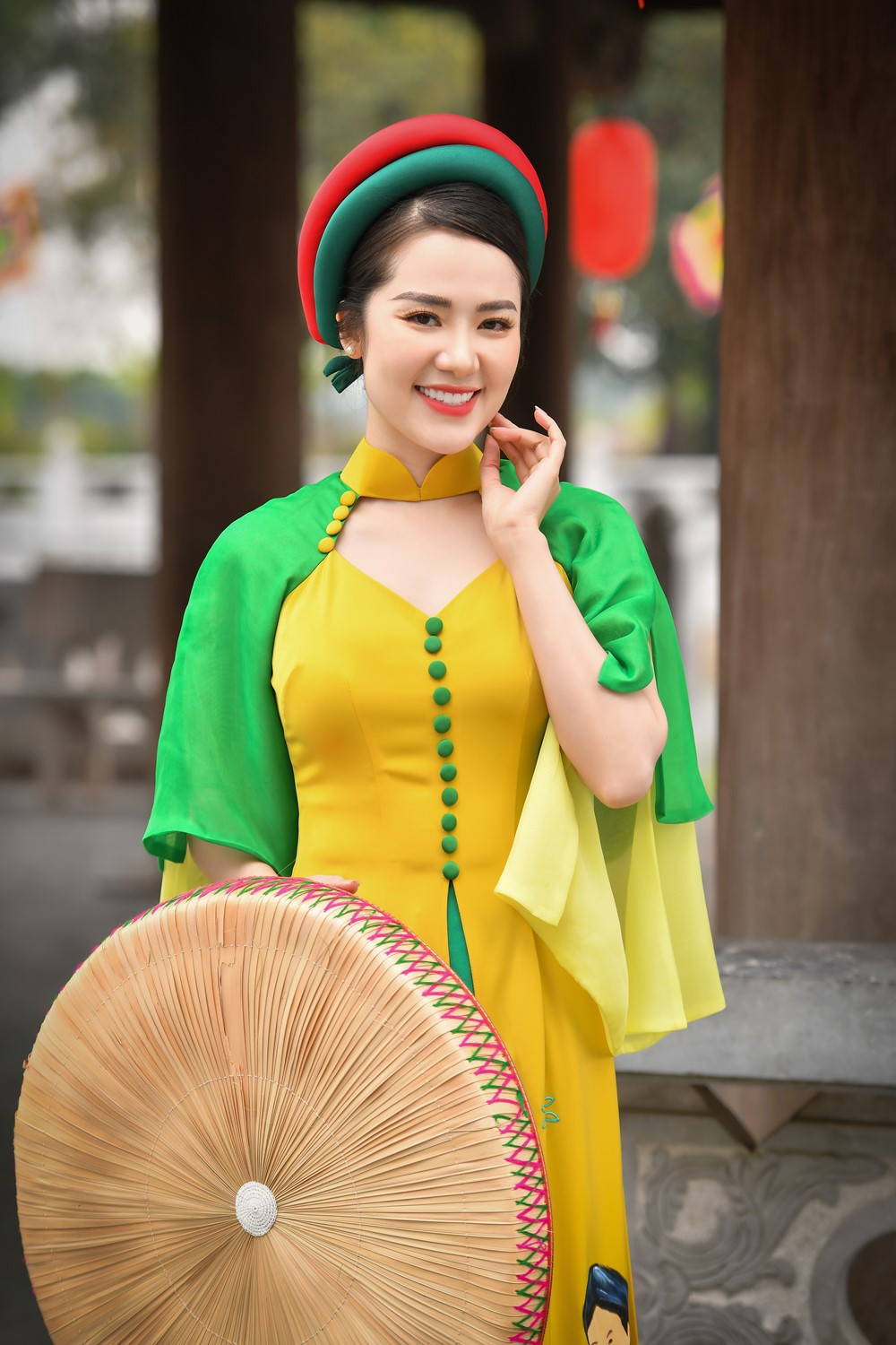 Á quân Sao Mai Phạm Thùy Dung ra mắt MV mừng hội Lim