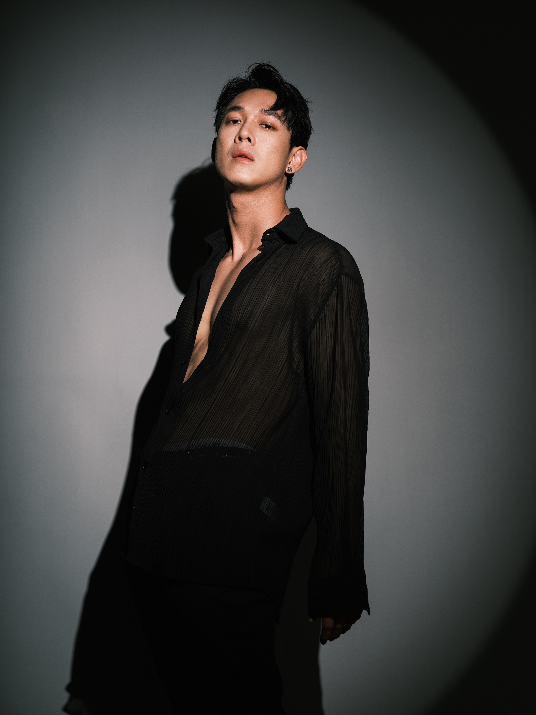 Song Luân rèn body chuẩn 6 múi để đóng "Nhà bà Nữ" Song Luân rèn body chuẩn 6 múi để đóng "Nhà bà Nữ"
