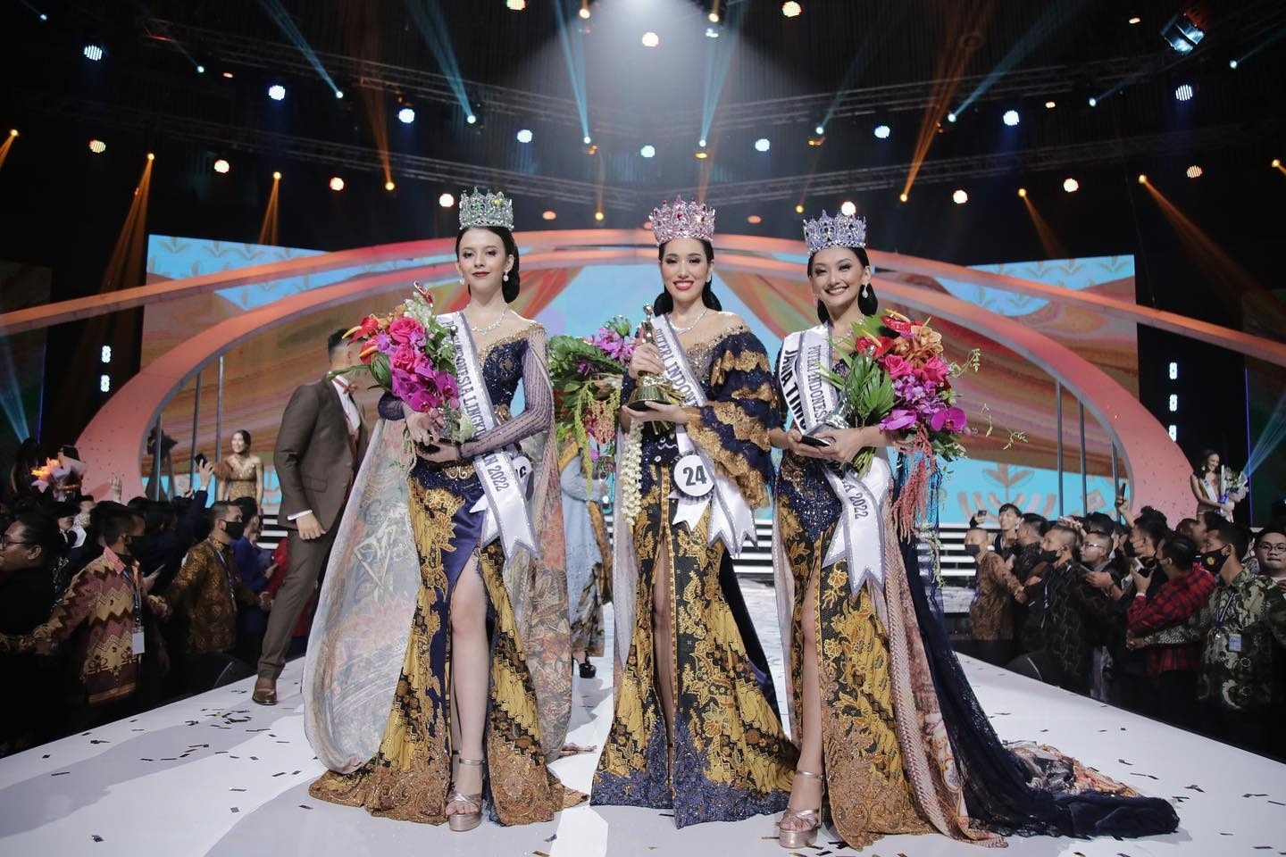 Miss Universe thành chủ đề nóng vì chuyện đấu giá bản quyền