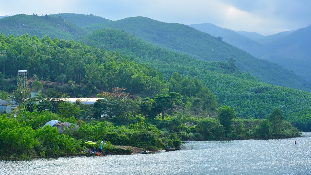 Cảnh đẹp nên thơ ở hồ Đồng Xanh - Đồng Nghệ