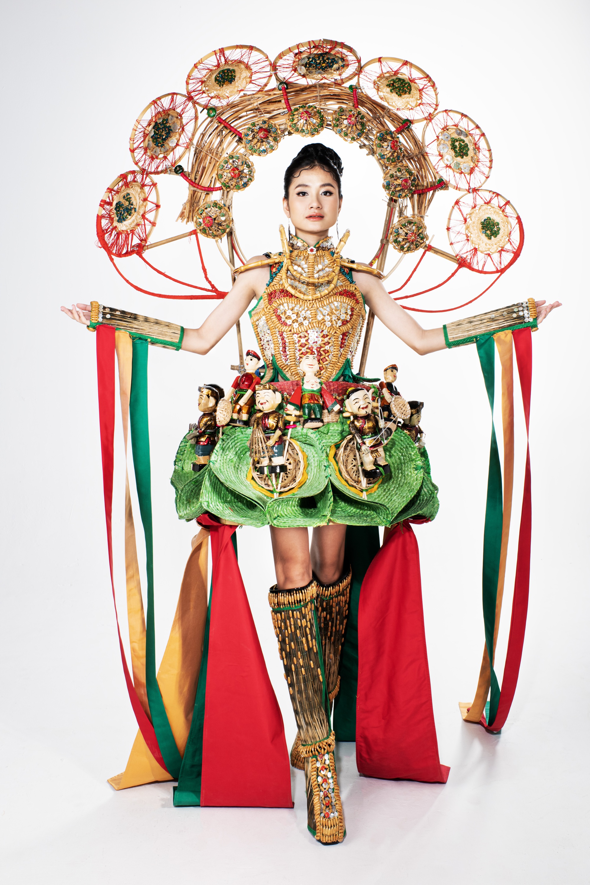 Miss Eco Việt Nam Nguyễn Thanh Hà rạng rỡ "Hồn nước" và "Sống xanh"