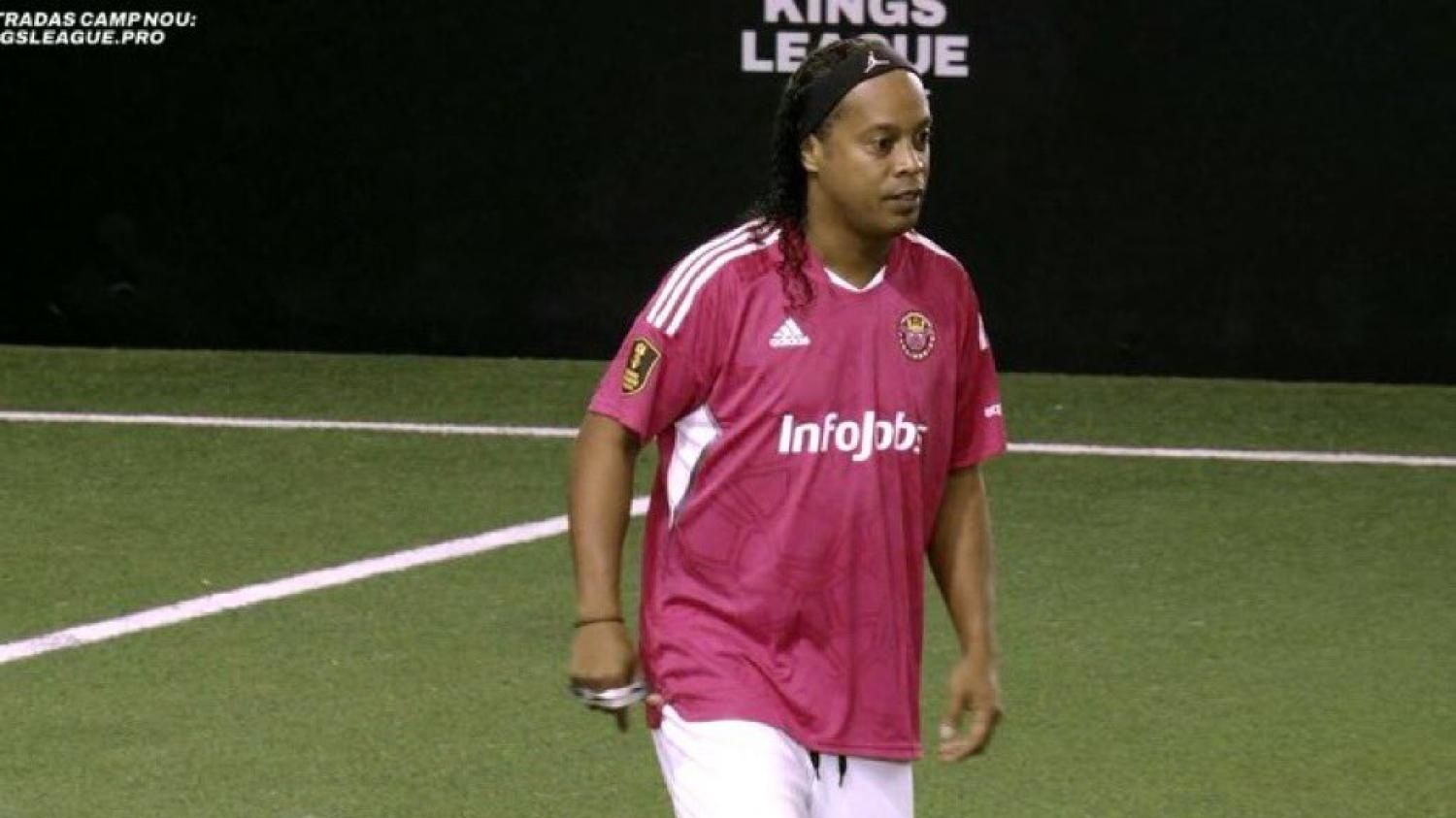 Ronaldinho từ chối chạy sút phạt đền khi đá sân 7
