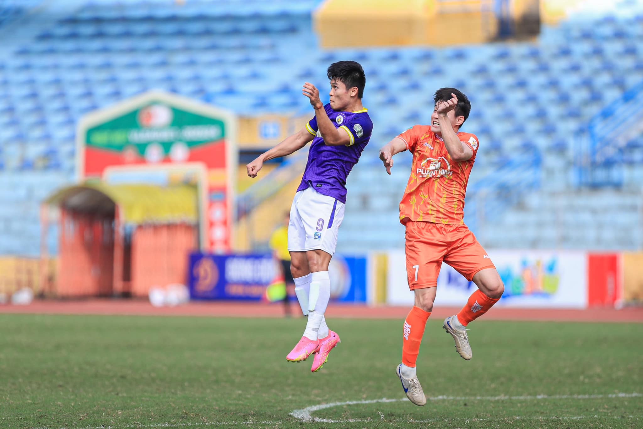 Tuấn Hải, Hoàng Đức và Văn Lâm dự Gala Quả bóng vàng Việt Nam sau vòng 9 V-League - Ảnh 2.