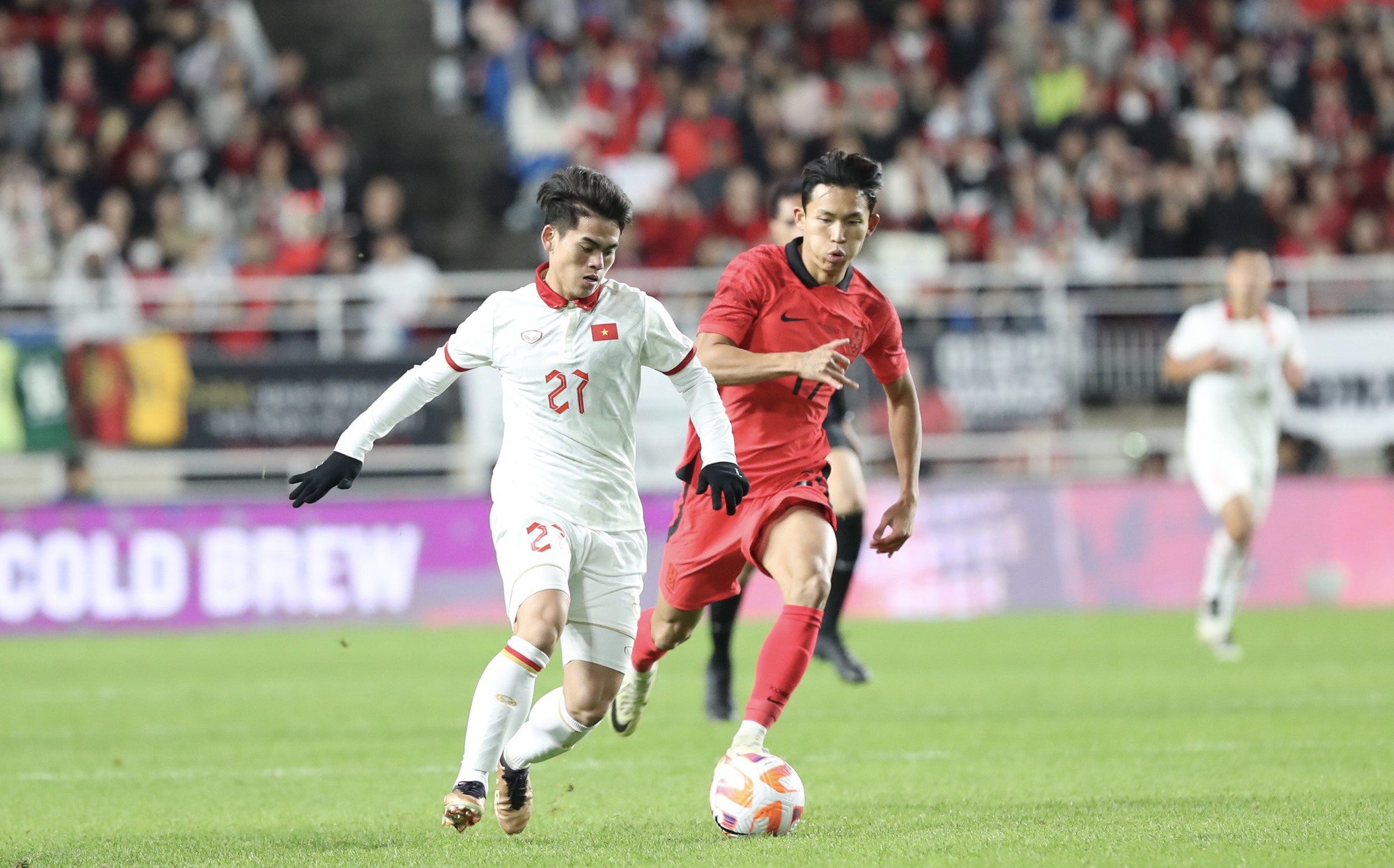 Đình Bắc từng nhận án phạt từ VFF, Văn Khang cũng bị nhắc nhở về kỷ luật - Ảnh 3. Đình Bắc từng nhận án phạt từ VFF, Văn Khang cũng bị nhắc nhở về kỷ luật - Ảnh 3.