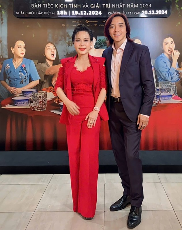 Chồng Việt Hương ngày càng phong độ, chuẩn quý ông chiều vợ nhất Vbiz Chồng Việt Hương ngày càng phong độ, chuẩn quý ông chiều vợ nhất Vbiz