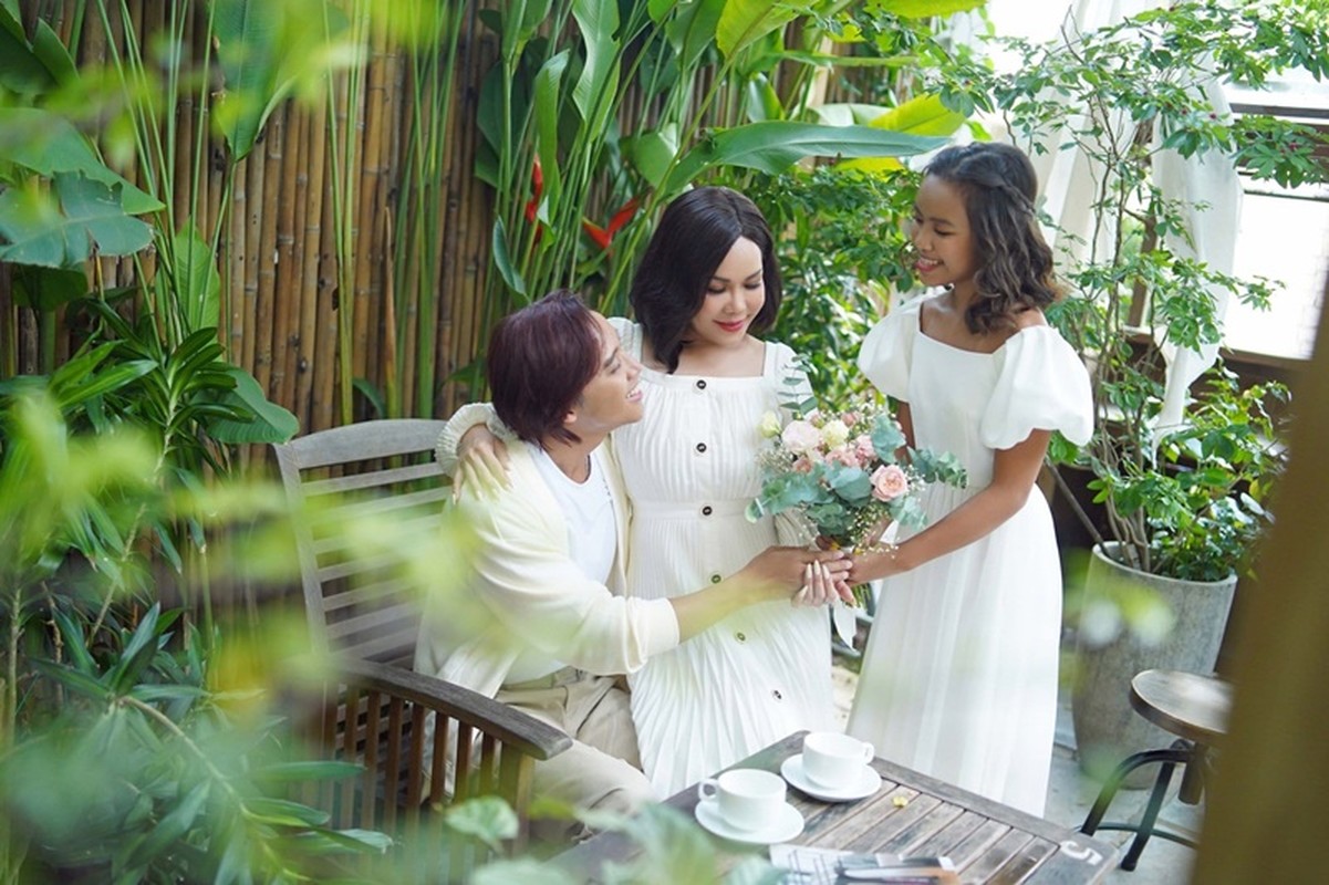 Chồng Việt Hương ngày càng phong độ, chuẩn quý ông chiều vợ nhất Vbiz Chồng Việt Hương ngày càng phong độ, chuẩn quý ông chiều vợ nhất Vbiz