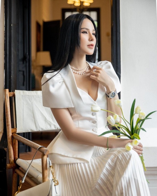 Diệp Lâm Anh xinh đẹp, sang chảnh với đồ hiệu
