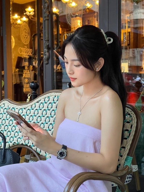 Sắc vóc mỹ nhân từng được xem là bản sao Angela Phương Trinh Sắc vóc mỹ nhân từng được xem là bản sao Angela Phương Trinh
