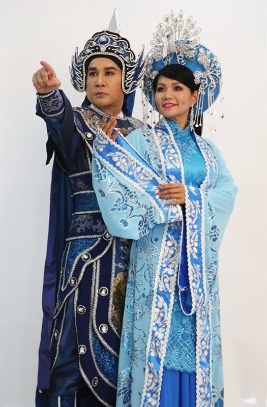 Kim Tử Long - Ngọc Huyền ngày càng thân thiết Kim Tử Long - Ngọc Huyền ngày càng thân thiết