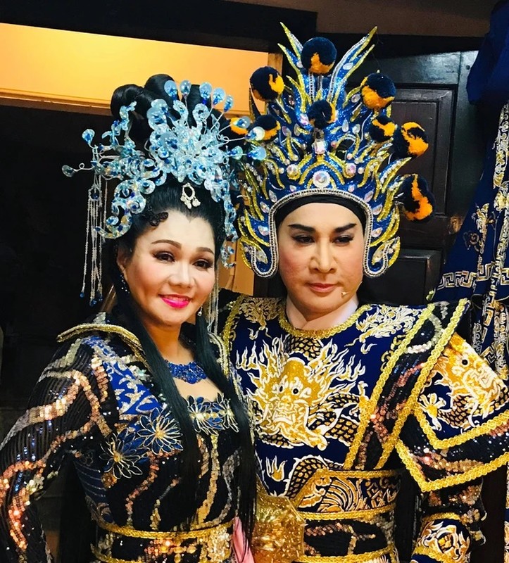Kim Tử Long - Ngọc Huyền ngày càng thân thiết Kim Tử Long - Ngọc Huyền ngày càng thân thiết