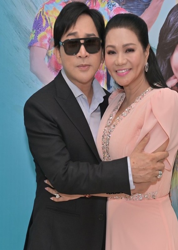 Kim Tử Long - Ngọc Huyền ngày càng thân thiết Kim Tử Long - Ngọc Huyền ngày càng thân thiết