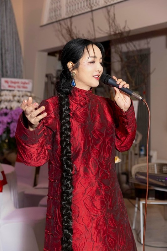 Giáng My đẹp như búp bê, mở nhiều bữa tiệc trong biệt thự Giáng My đẹp như búp bê, mở nhiều bữa tiệc trong biệt thự