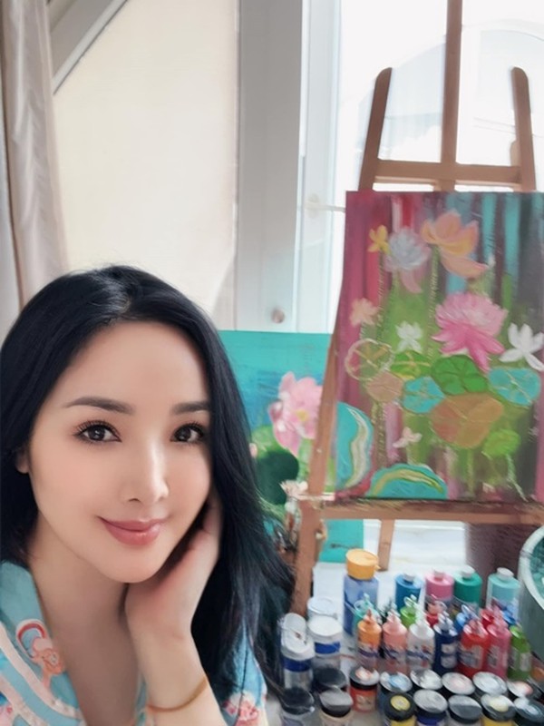 Giáng My đẹp như búp bê, mở nhiều bữa tiệc trong biệt thự Giáng My đẹp như búp bê, mở nhiều bữa tiệc trong biệt thự