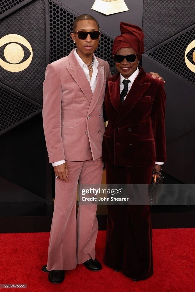 Lady Gaga, Miley Cyrus lên đồ ‘cực ngầu’ trên thảm đỏ Grammy Lady Gaga, Miley Cyrus lên đồ ‘cực ngầu’ trên thảm đỏ Grammy