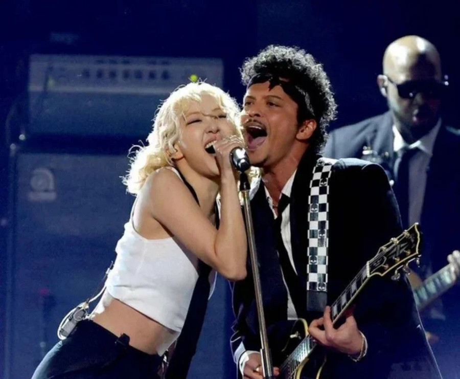 Rosé (BLACKPINK) trắng tay tại Grammy 2026 Rosé (BLACKPINK) trắng tay tại Grammy 2026