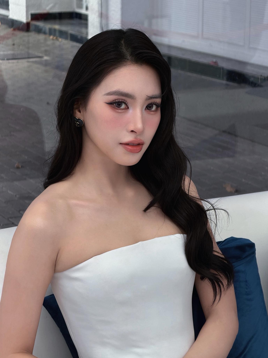 Hoa hậu Tiểu Vy xin lỗi về ồn ào liên quan ứng dụng cá cược Hoa hậu Tiểu Vy xin lỗi về ồn ào liên quan ứng dụng cá cược