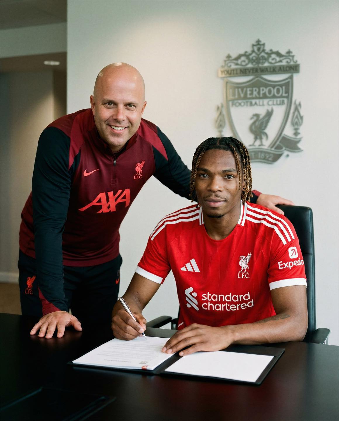 Liverpool chi 82 triệu USD giành chữ ký của trung vệ trẻ Jeremy Jacquet