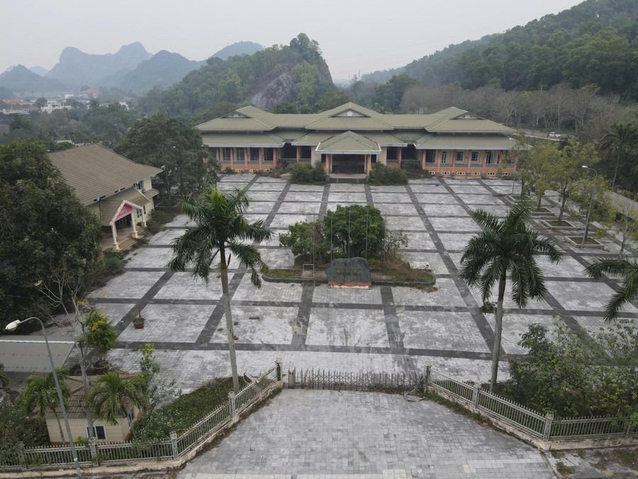 Trung tâm Hội nghị Hàm Rồng hoang tàn, tài sản bị mất cắp