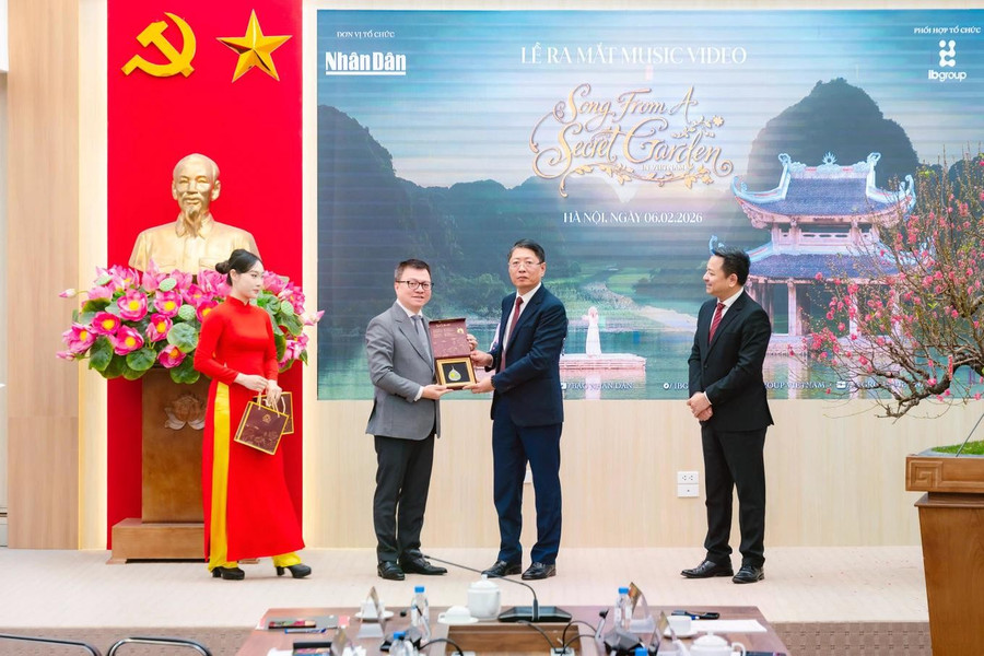 Nhóm nhạc huyền thoại Secret Garden thực hiện MV tại Việt Nam