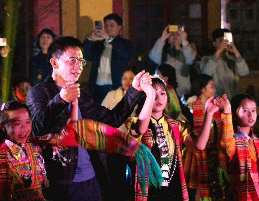 Công đoàn Giáo dục Việt Nam mang xuân ấm đến với thầy trò vùng cao Trạm Tấu