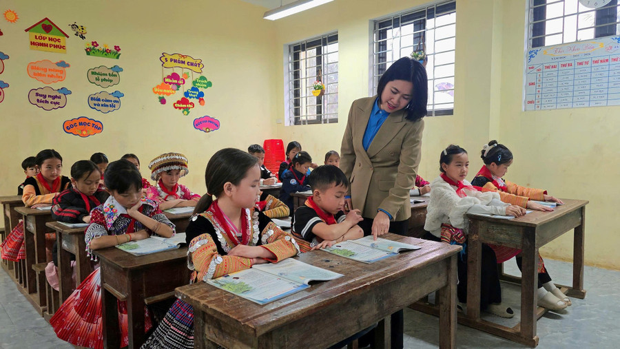 Công đoàn Giáo dục Việt Nam mang xuân ấm đến với thầy trò vùng cao Trạm Tấu
