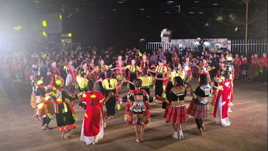 Công đoàn Giáo dục Việt Nam mang xuân ấm đến với thầy trò vùng cao Trạm Tấu