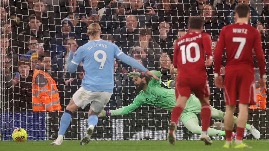 Haaland lần đầu lập công tại Anfield, Man City đi vào lịch sử 89 năm