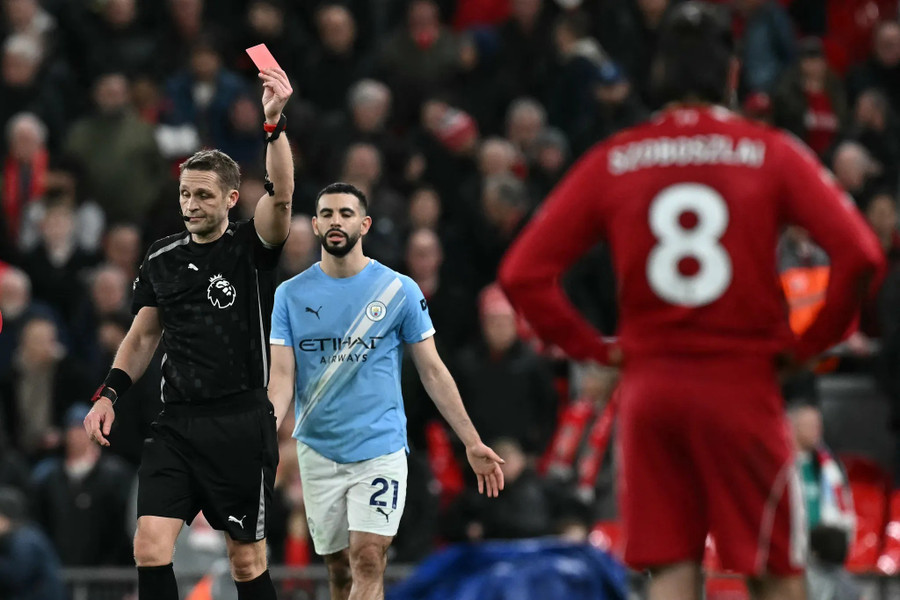 Haaland lần đầu lập công tại Anfield, Man City đi vào lịch sử 89 năm