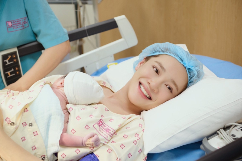 Nhã Phương gây sốt với màn về dáng thần tốc sau sinh