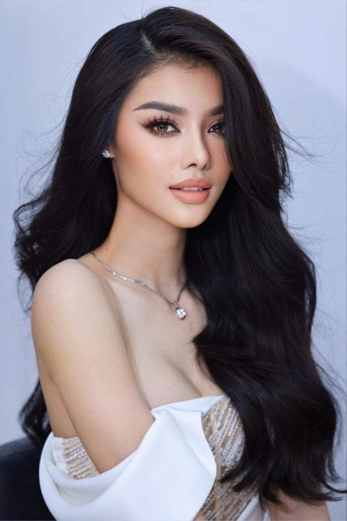 Á hậu Kiều Loan để lộ sống mũi gồ ghề hậu vướng vào nghi vấn can thiệp "dao kéo"