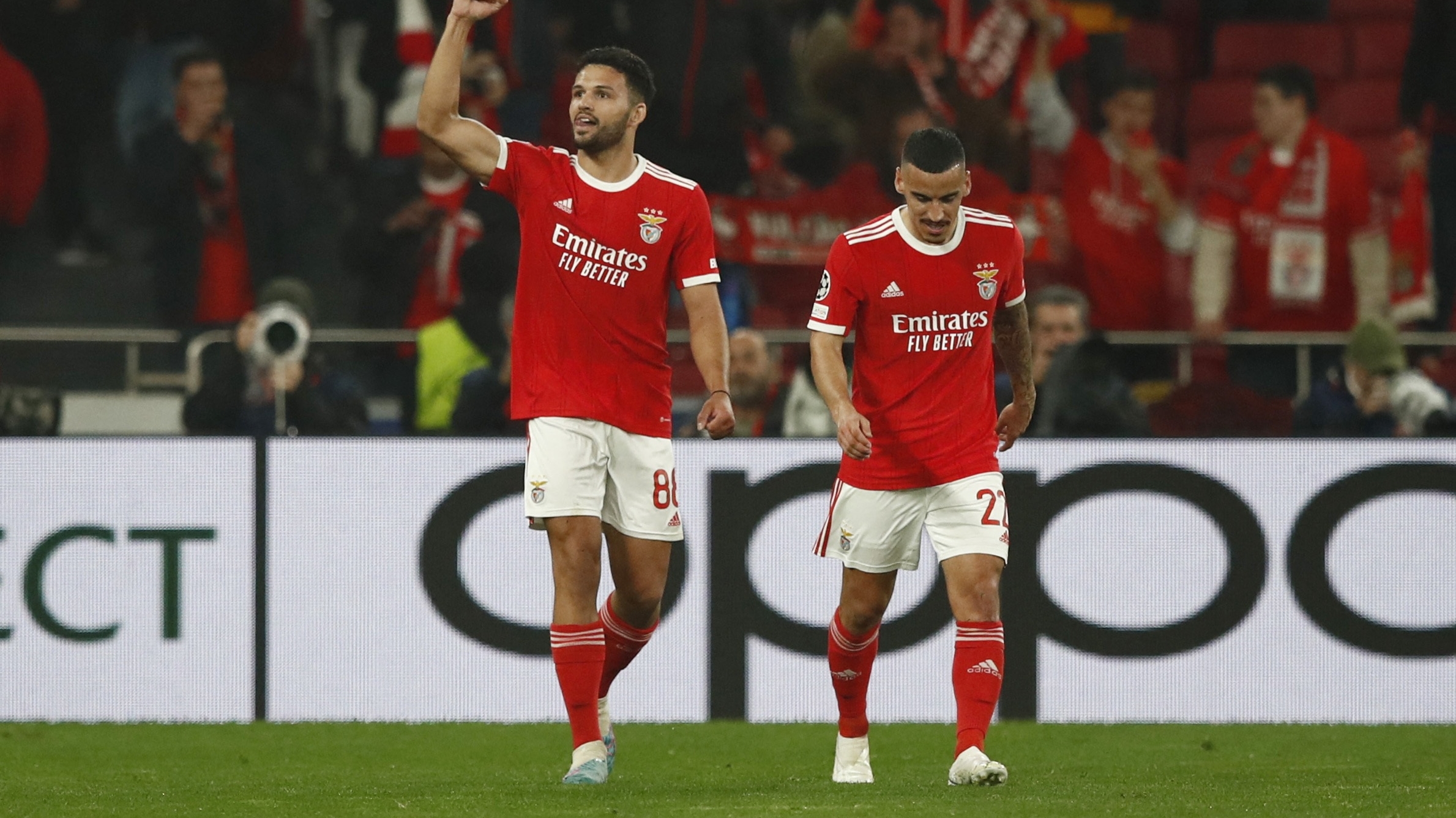 Hiện tượng Champions League vào tứ kết sau trận thắng 5-1
