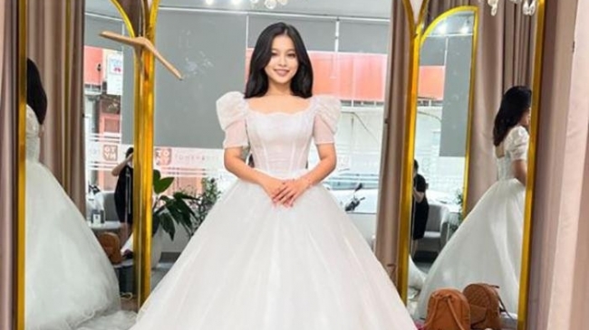 Con gái nuôi Phi Nhung khoe ảnh thử váy cưới, chuẩn bị kết hôn