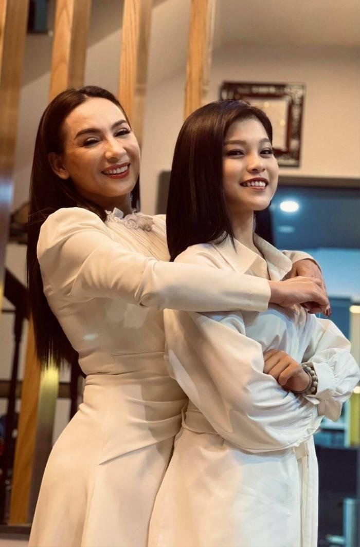 Con gái nuôi Phi Nhung khoe ảnh thử váy cưới, chuẩn bị kết hôn
