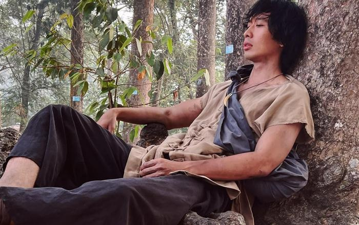 Nam diễn viên Việt đi bán vé số từ 3 tuổi, sẵn sàng làm chuyện không tưởng để được nhận vai